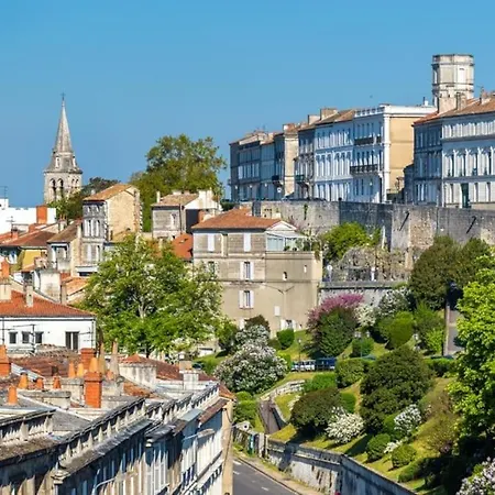 Belle Maison De l'Isle-d'Espagnac